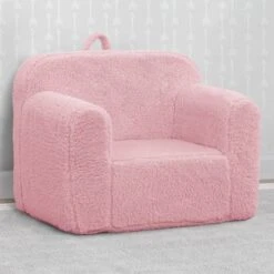 Delta Children Cozee Sherpa Chair For Kids 21 Delta Children Cozee Sherpa Chair For Kids -Delta Children Sales Store 208224 5032 CPD Sherpa Chair pink lifestyle 103