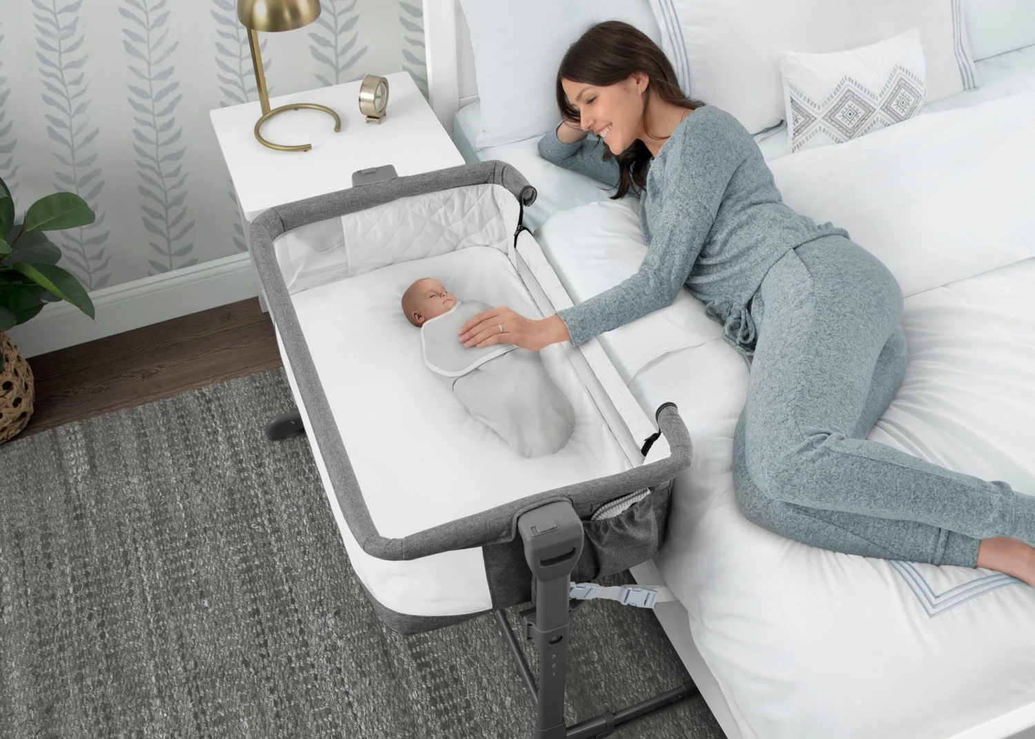 Delta Children Close2Me Bedside Baby Bassinet 1 Delta Children Close2Me Bedside Baby Bassinet