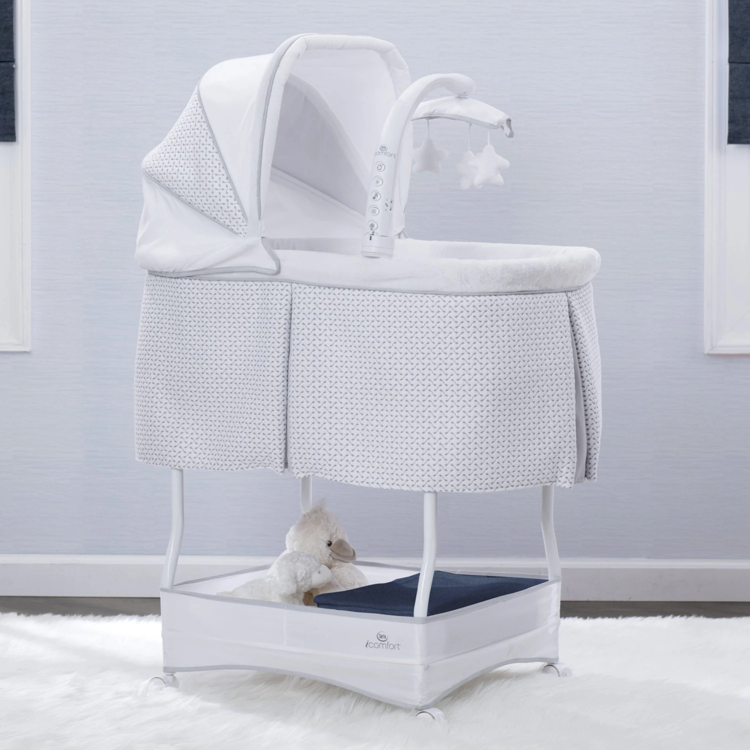 IComfort Auto Glide Bassinet 1 IComfort Auto Glide Bassinet